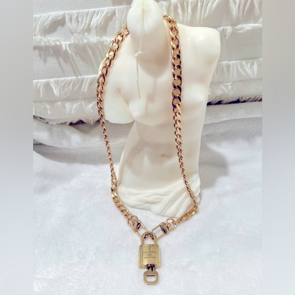 Copy - Louis Vuitton lock and key with necklace - Picture 4 of 5